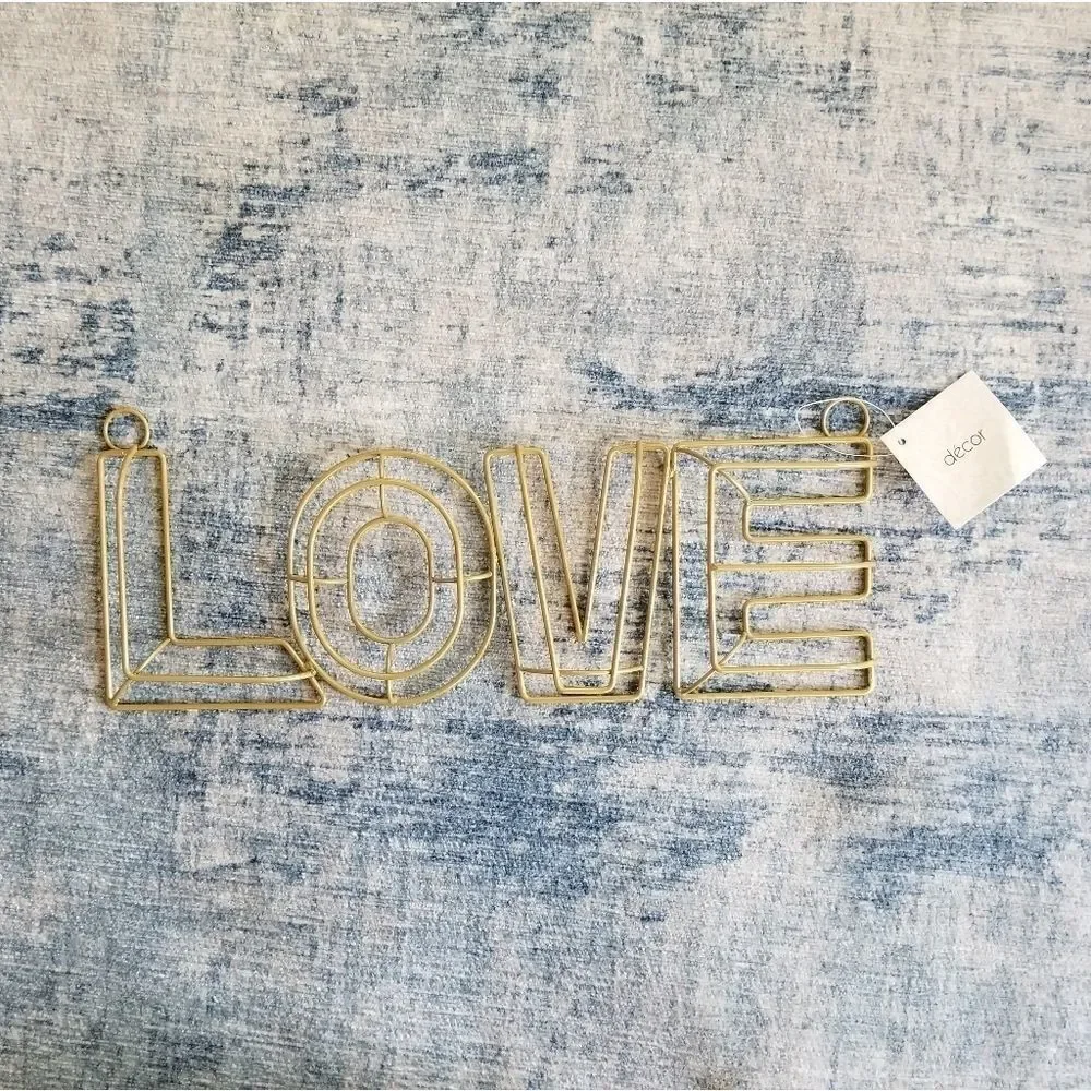 LOVE Wire Wall Decor